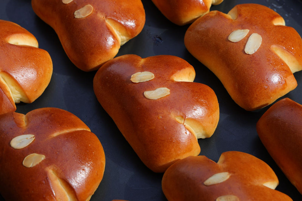 Classic Anpan (Red Bean) & Custard Cream Buns