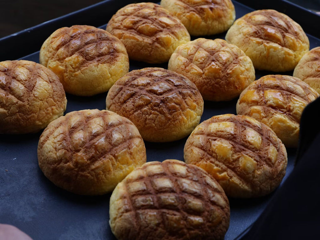 Battle of the BLB - Japanese Melonpan & Cantonese Pineapple Bun