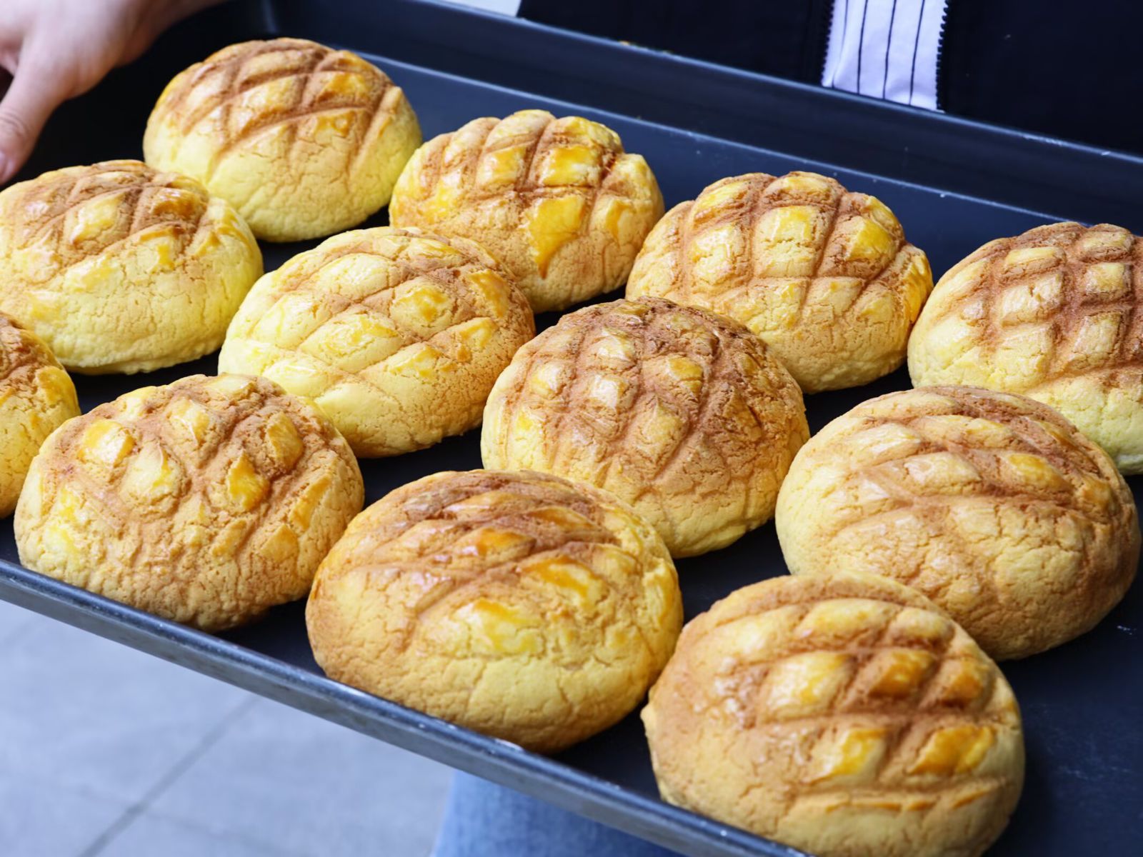 Battle of the BLB - Japanese Melonpan & Cantonese Pineapple Bun