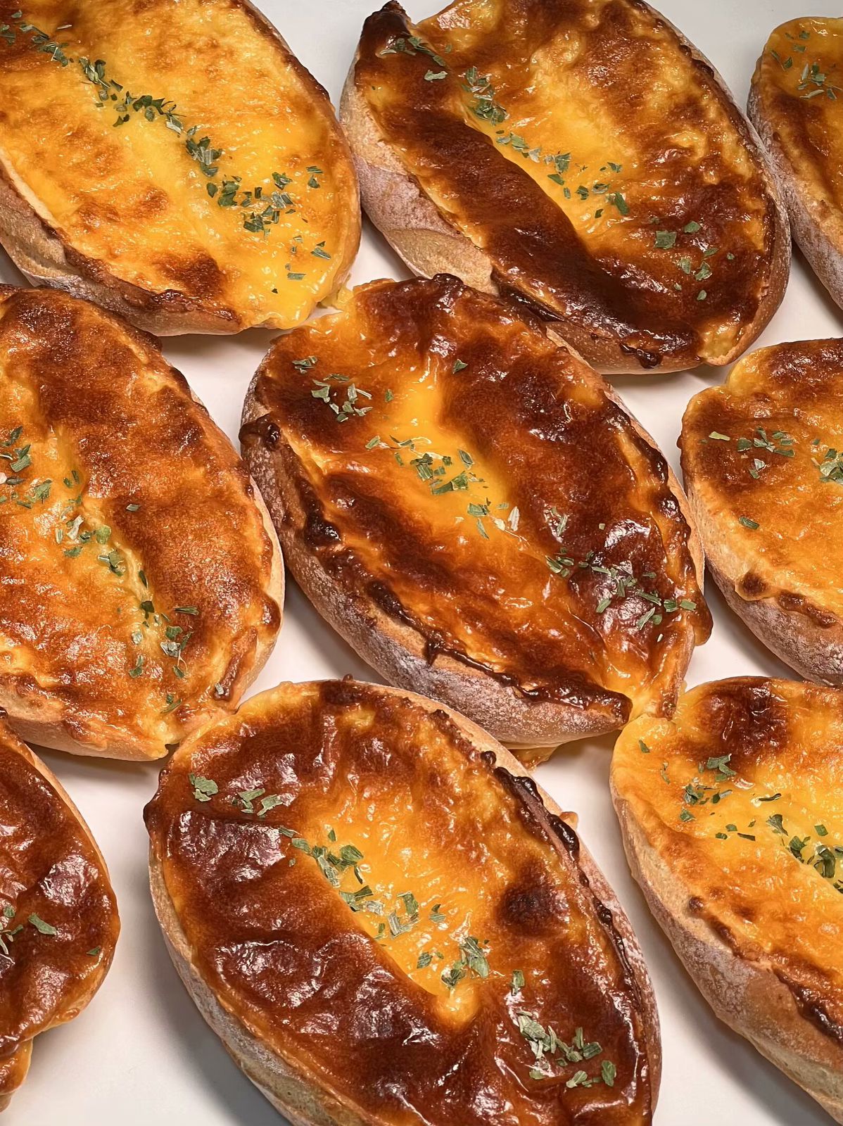 Cheddar Lava Roux Roll